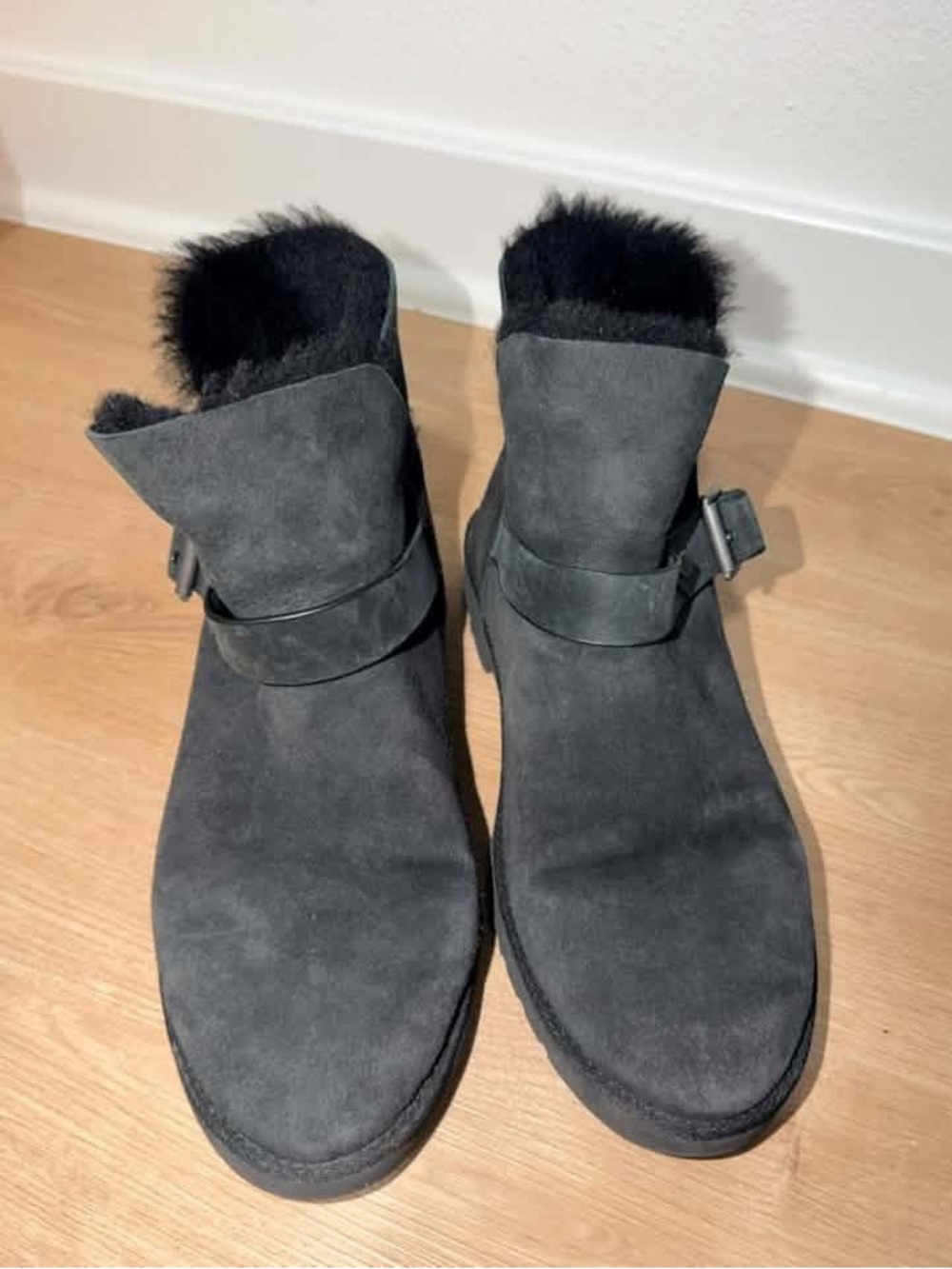 Ugg Romely Short Buckle Boot - Picture 3 of 5